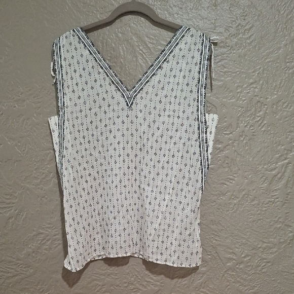 LOFT Wome's White and Black Sleeveless Blouse Size M - Picture 5 of 8